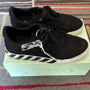Off White black canvas sneaker size 44